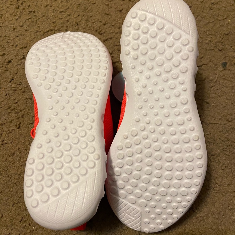 Pink Puma’s size 6.5 - Picture 3 of 4